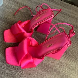 *PINK* brand new fashion nova “pay you no mind wrap up heels”